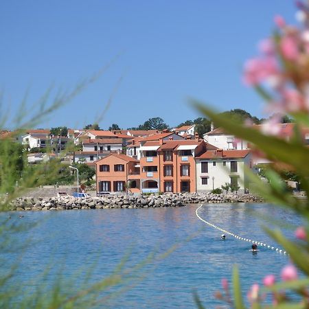 Apartments Myadria Malinska Luaran gambar