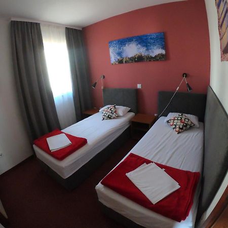 Apartments Myadria Malinska Luaran gambar