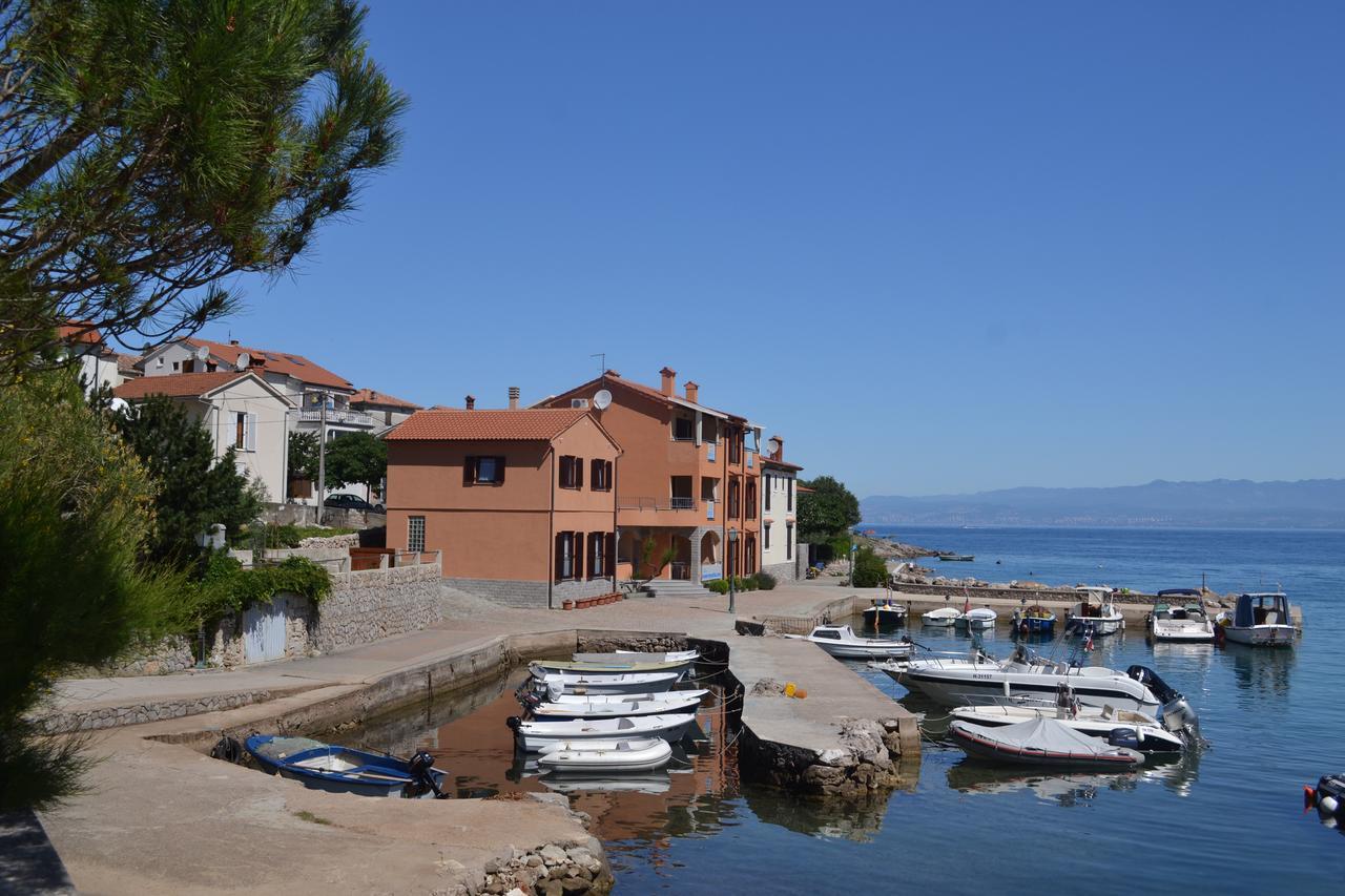Apartments Myadria Malinska Luaran gambar