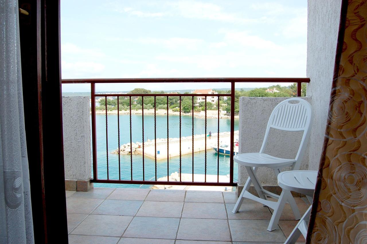 Apartments Myadria Malinska Luaran gambar