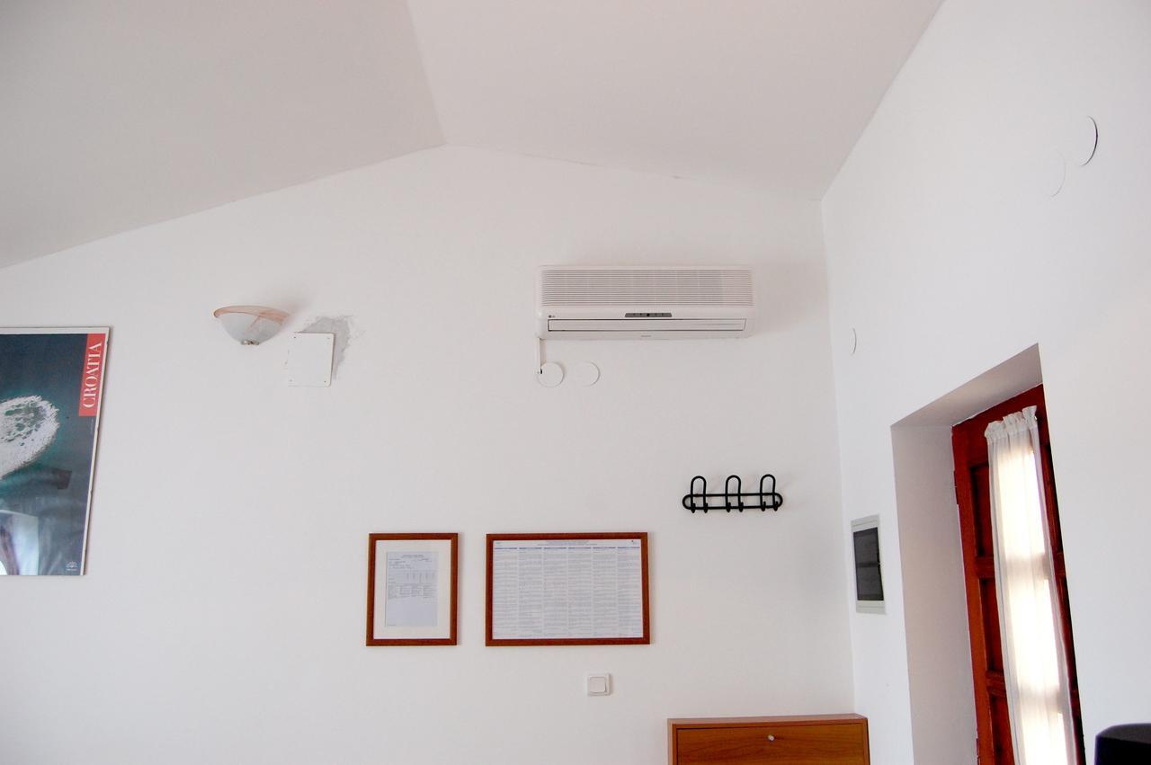 Apartments Myadria Malinska Luaran gambar