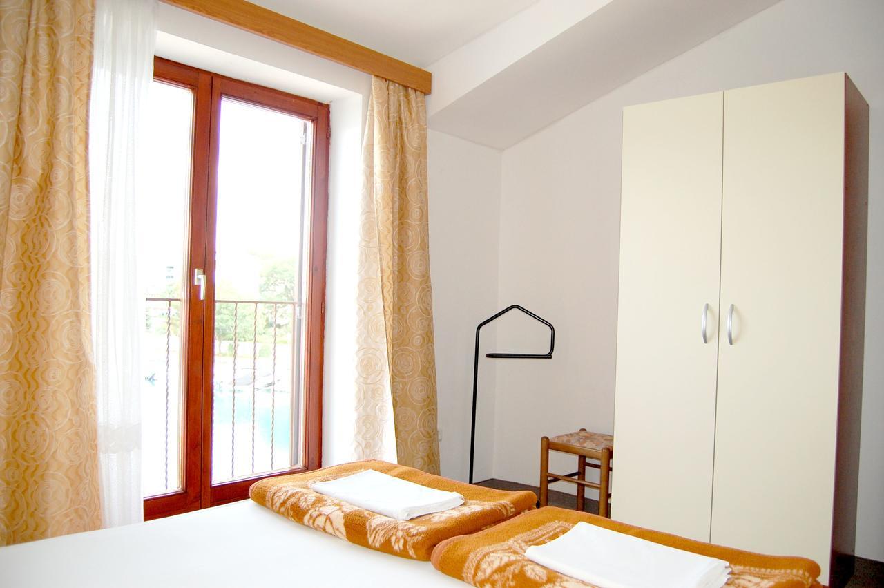 Apartments Myadria Malinska Luaran gambar