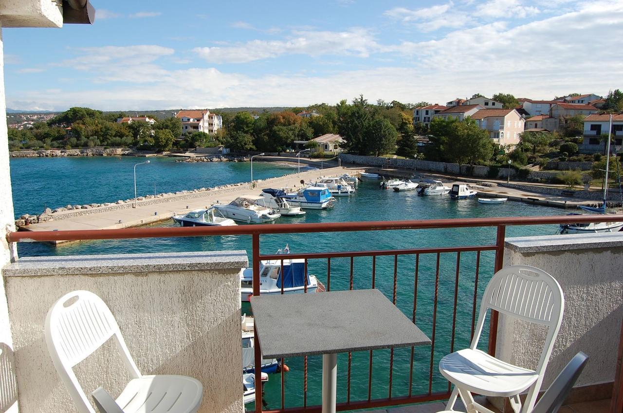 Apartments Myadria Malinska Luaran gambar