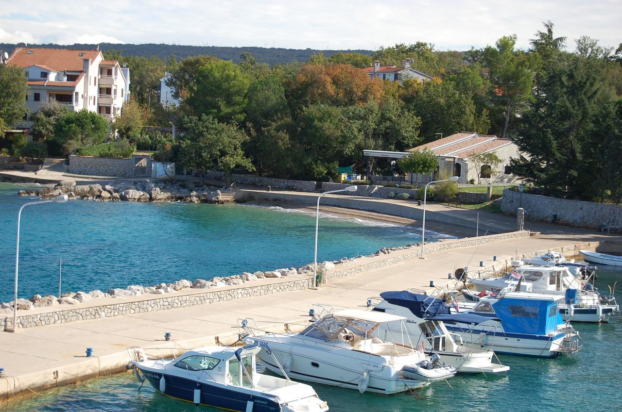 Apartments Myadria Malinska Luaran gambar