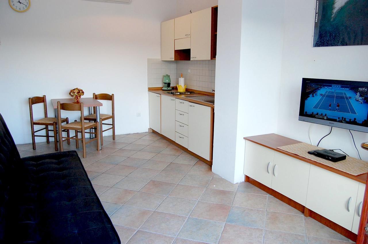 Apartments Myadria Malinska Luaran gambar