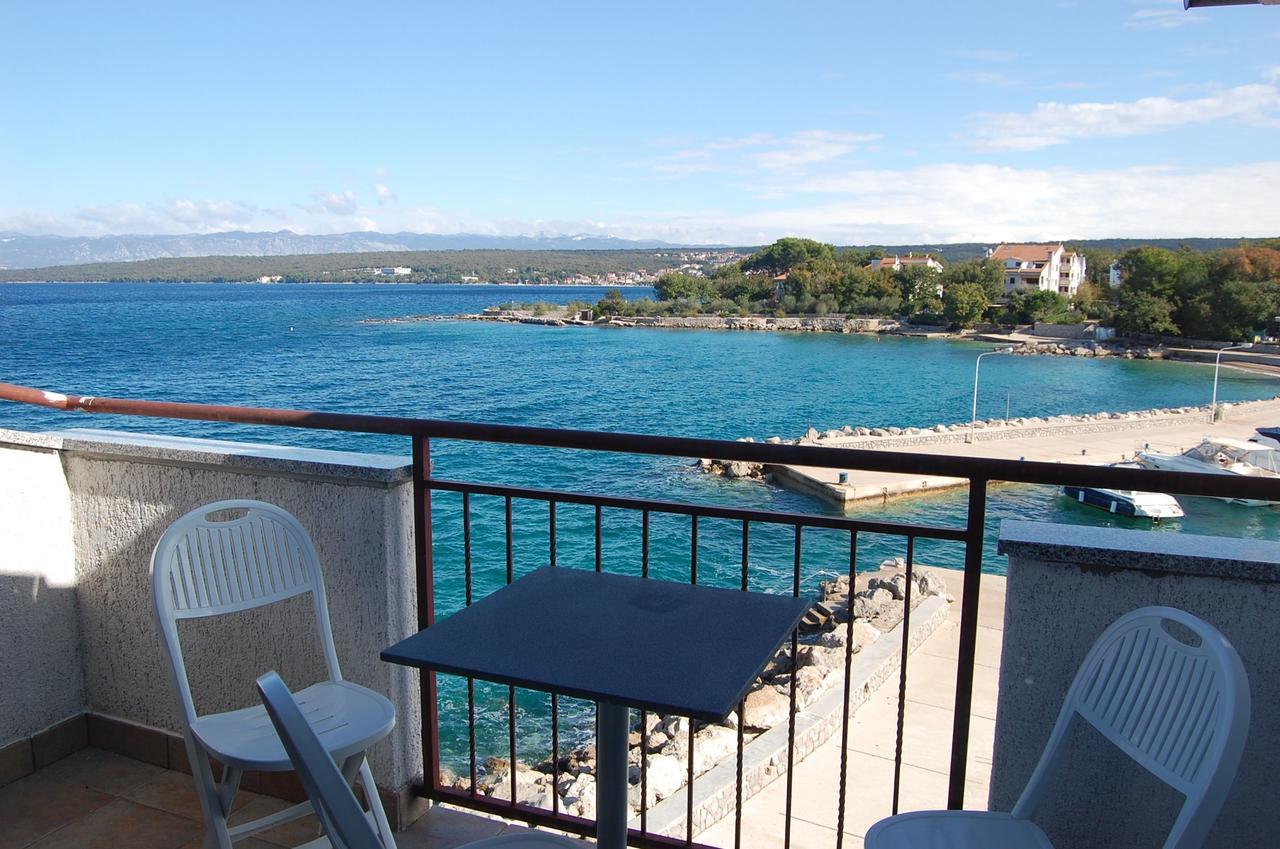 Apartments Myadria Malinska Luaran gambar