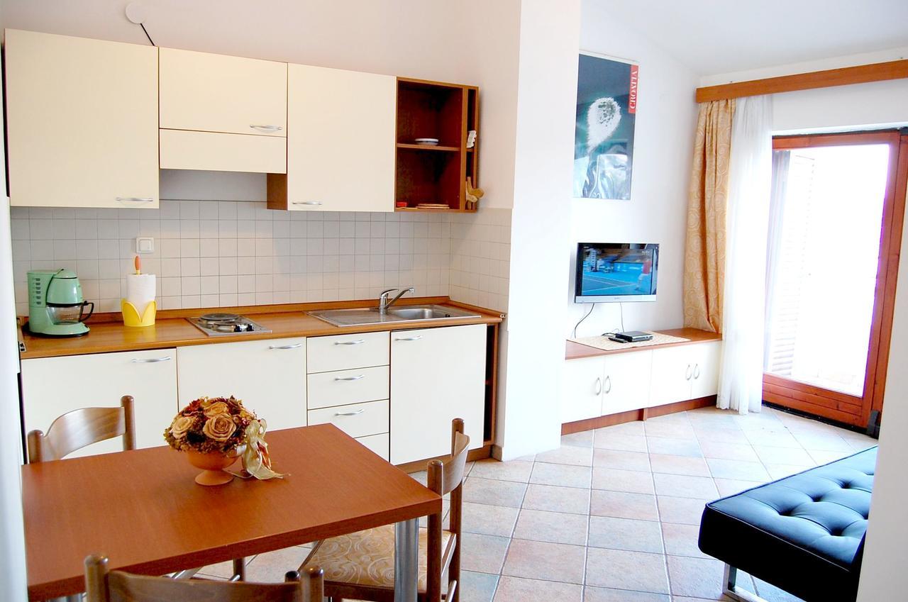 Apartments Myadria Malinska Luaran gambar