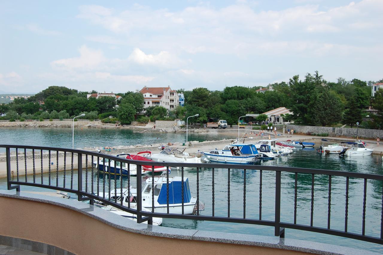 Apartments Myadria Malinska Luaran gambar