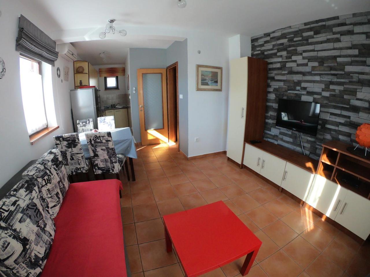 Apartments Myadria Malinska Luaran gambar