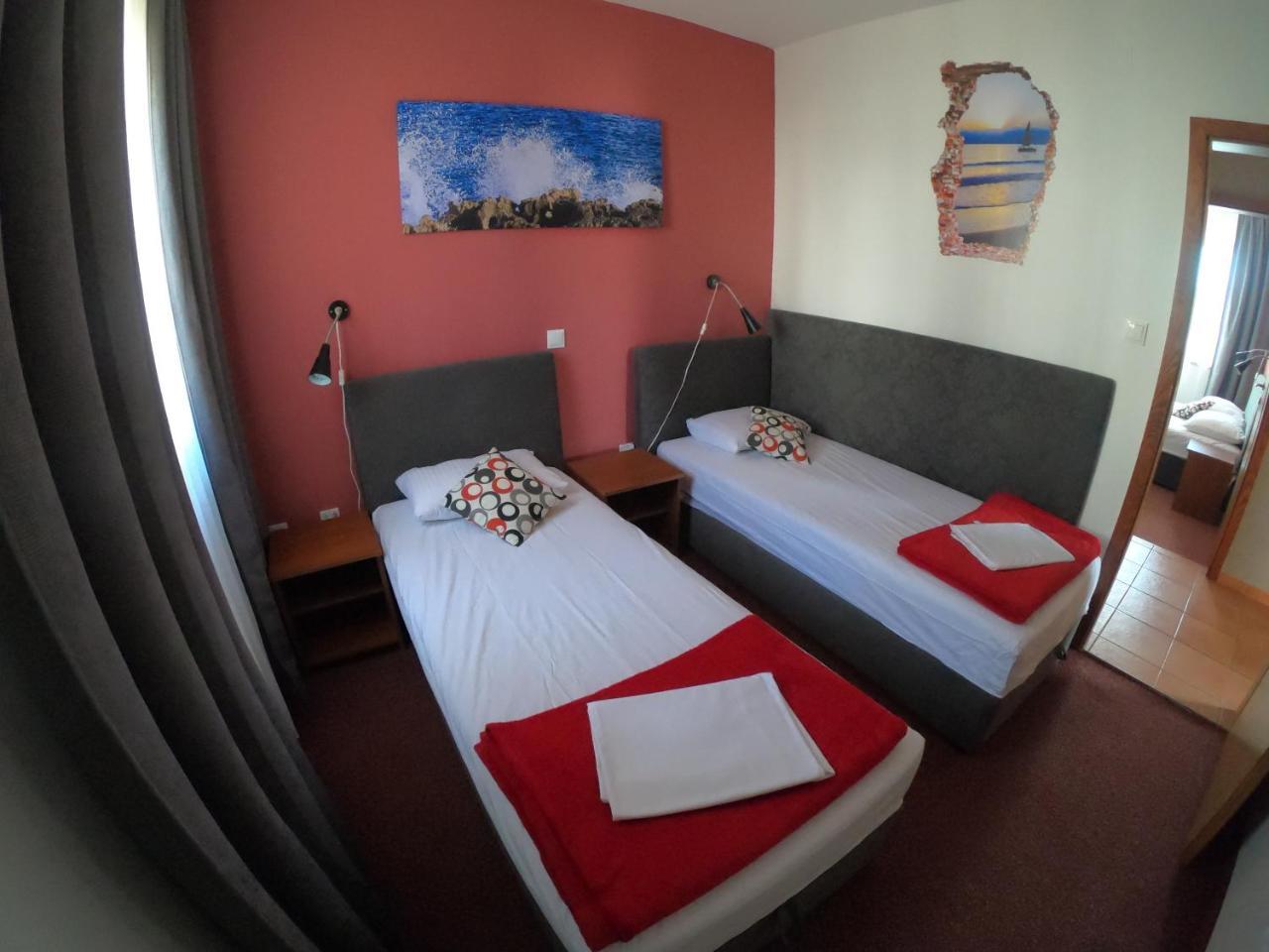 Apartments Myadria Malinska Luaran gambar