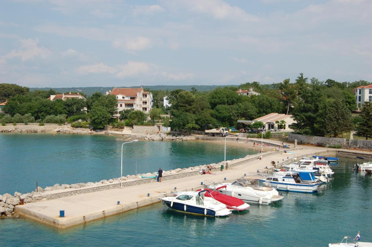 Apartments Myadria Malinska Luaran gambar